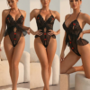 body teddy seducción fatal – encaje negro con detalles coquette en rojo